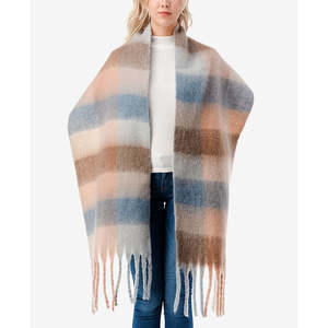 Écharpe en fourrure à carreaux confortable pour femme Marcus Adler avec bordure à franges bleues, taille standard - Product Image 1