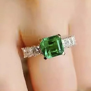 Bague de fiançailles vintage en argent sterling 925 avec pierre de laboratoire modèle 003 de Mehrajudin Gems, taille émeraude, faite à la main, certifiée par une tierce partie, pour femmes - Product Image 2