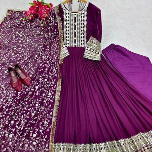 Robe Anarkali brodée avec Dupatta pour mariages, festivals et fêtes, beau design - Product Image 1
