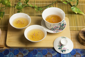 Taza de Té Gaiwan de Porcelana Fina Shin Tai Yuan con Tapa y Bandeja, Diseño Tradicional Chino de Flor de Primavera, Hecho en Taiwán, Apto para Lavavajillas - Product Image 4