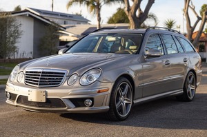 Mercedes-Benz E63 AMG Break 2007 d'occasion en bon état, moteur V8 de 6,2 litres, pack Premium 1 - Product Image 3