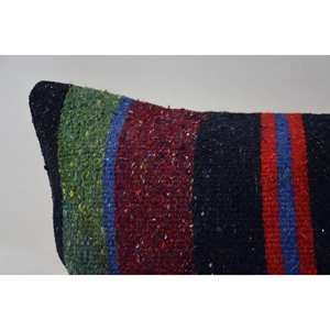 Coussin en laine à motif vintage multicolore 12x36 pouces Coussin décoratif tissé Kantha Patchwork Technique - Product Image 2