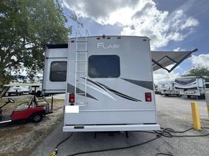 VENTE Caravane d'occasion 2024 F-l-e-e-t-w-o-o-d F-l-a-i-r 28A prête à être vendue - Product Image 3