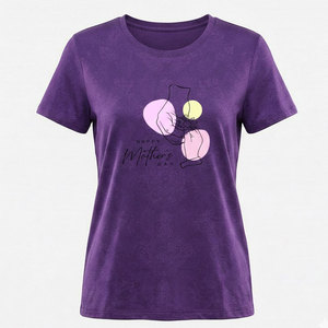 Camiseta Mom Life para el Día de la Madre con diseño gráfico minimalista y tela cómoda y transpirable para el día a día - Product Image 1