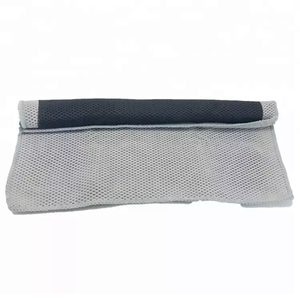 Le tampon en argile pour détailler les voitures élimine les contaminants et prépare la surface pour l'épilation à la cire - Product Image 1