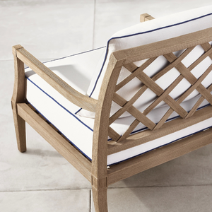 Meubles d'extérieur : chaise simple en teck avec coussin sur l'assise, style moderne, durable - Product Image 1