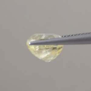 ไพลินสีเหลืองธรรมชาติ รับรองโดย IGI เกรด AAA ขนาด 9.5x8.5 มม. รูปทรงคุชชั่น น้ำหนัก 5.81 กะรัต พลอยหลวมสำหรับทำเครื่องประดับ - Product Image 2