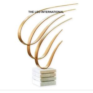 งานประติมากรรมศิลปะรูปทรงแปลกตาเคลือบทอง งานแกะสลักสมัยใหม่จากอินเดีย สไตล์ยุโรป ของตกแต่งบ้าน - Product Image 1