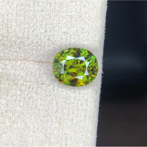1.78 CT Esfero (Titanita) Verde Cromo Natural de Corte Excelente Tipo Cojín 7.9x6.8x4.6mm con Juego de Color/Fuego de Luz de Skardu, Pakistán - Product Image 2
