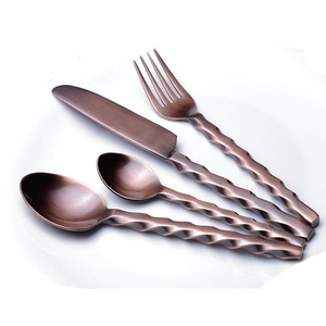 Juego de cubiertos hechos a mano de acero inoxidable personalizados según el comprador al por mayor, cubiertos de restaurante con acabado plateado para cualquier fiesta - Product Image 4