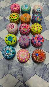 Boîtes à pilules Lac Favor en forme de coffre dans des tailles assorties Formes et couleurs Convient pour une utilisation dans les cadeaux de mariage - Product Image 3