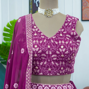 Vente en gros Mystic Belle Lavande Brodée Lehenga Choli Festive Wear avec Glam Subtil - Product Image 3