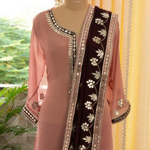 NEW--EMBROIDERY sur KURTA, pantalon avec robe DUPATTA lourde embellissant les perles de verre de cristal, DABKA travail pour les tenues de fête/mariage @ 2022 - Product Image 1