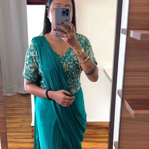 Saree en chinon lourd de vêtements de fête de créateur indien pakistanais avec broderie, chemisier Banglori cousu et ceinture - Product Image 1