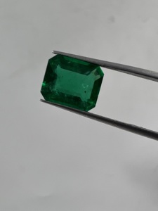Color verde vivo de grado superior de calidad superior sin tratar AAA Natural Zambian Emerald Cut 2,33 quilates para joyería de gama alta - Product Image 4