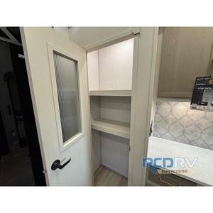 รถคาราวาน2025แบบป๊อปอัพสุดหรูพร้อมระบบกันสะเทือนอิสระสำหรับตั้งแคมป์เคลื่อนที่ได้รถ325RL - Product Image 6