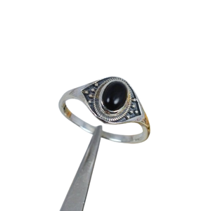 แหวนเงินแท้ 925 ประดับพลอยออนิกซ์สีดำ ดีไซน์รูปไข่ งานแฮนด์เมด ชุบโรเดียม ดีไซน์ทันสมัย ขอบแบบ Bezel เหมาะสำหรับงานปาร์ตี้ - Product Image 1