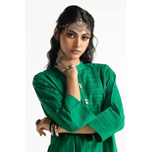 Conjunto Casual para Mujer con Adornos en Color Verde Dobby, Decorado con Botones, Talla XL, Dos Piezas, Camisa y Pantalón por Encima de la Rodilla - Product Image 1