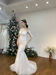 ชุดแต่งงานแบบใหม่สำหรับผู้หญิง แขนยาวลูกไม้เปิดไหล่ ทรงยาวลากพื้น รุ่น TNBPno45 - Product Image 3