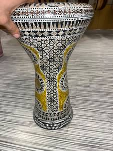 Darbuka professionnelle égyptienne en nacre 22 cm - Accents dorés, incrustation MOP, Doumbek - Product Image 3