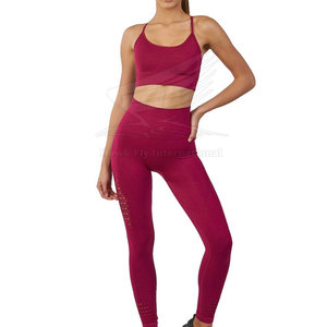 Ensemble de yoga pour femmes en matériau durable, qualité supérieure, respirant, taille élastique unie, logo frontal - Product Image 3