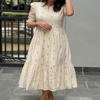Robes élégantes et luxueuses pour femmes