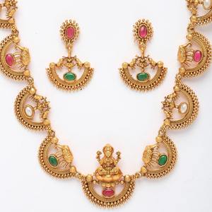 Ensemble de collier de temple traditionnel avec pendentif de déesse, cristal et strass, et boucles d'oreilles assorties, plaqué or, bijoux ethniques pour femmes - Product Image 4