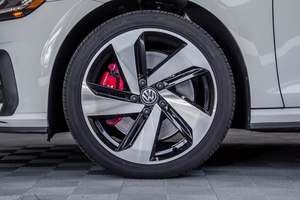 Volkswagen Golf GTI 2.0T Rabbit Edition FWD 2019 / Disponible à la vente avec faible kilométrage, moteur essence, véhicule d'occasion en excellent état et conduite à gauche - Product Image 4