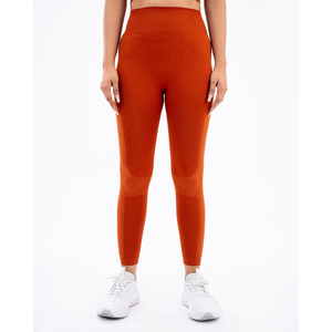 Nouveau design, logo personnalisé, leggings de yoga taille haute sans couture, effet push-up et lifting des hanches pour femmes, en Spandex/Polyester - Product Image 3