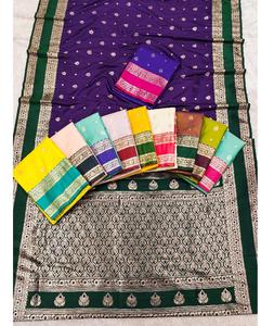 ชุดส่าหรีผ้าไหมบานาราซีแบบดั้งเดิมของอินเดีย พร้อมงานปักดิ้นทองหนักและดิ้นทองแบบบัตต้า พร้อมเสื้อไหมเข้าชุดสีตัดกัน - Product Image 1