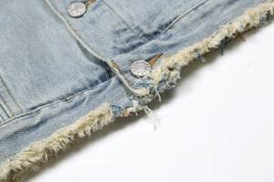 Veste en jean personnalisée pour homme, tissu denim délavé vintage avec poches effilochées - Product Image 4