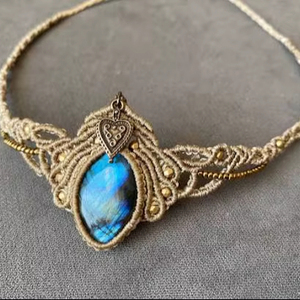 ผู้ค้าส่งจี้สร้อยคอพลอยลาบราโดไรต์ธรรมชาติ งานถักแบบมาคราเม่ สไตล์วินเทจ ได้รับการรับรองจาก IGI เครื่องประดับสำหรับงานหมั้น - Product Image 1