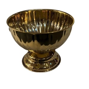 Bol décoratif en métal pour servir des friandises, au design attrayant, sculpté à la main, finition plaquée or, bol à fruits au style unique - Product Image 1
