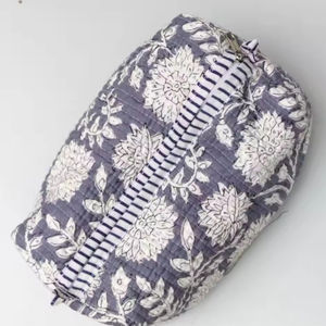 Kit de maquillaje de algodón puro estilo bohemio con cierre de cremallera pequeño con patrón de tiras - Product Image 1