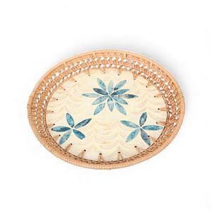 Plato Clásico Bohemio de Nácar con Borde de Ratán Hecho a Mano para Servir en Mesa y Decoración de Interiores, de Vietnam - Product Image 3