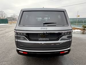 Magnifique Jeep Grand Wagoneer Limited Altitude 4WD Transmission Automatique Premium V6 - Product Image 6