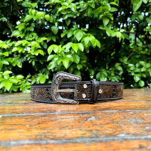 Ceinture Western en cuir de vache véritable R M INTERNATION, faite à la main, vert olive, avec un motif paisley classique, boucle en métal, pour les occasions spéciales - Product Image 3