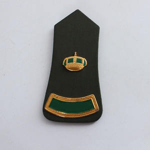 Épaulettes d'uniformes classiques fabriquées avec des franges et des tresses adaptées aux vestes et costumes de cérémonie Accessoires épaulettes - Product Image 5