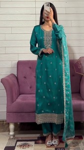 ชุดสلوارผ้าจอร์เจตต์เนื้อหนาแบบอินเดีย-ปากีสถาน งานปักลายแฟนซี กำลังเป็นที่นิยมสำหรับงานปาร์ตี้ งานแต่งงาน งานฮัลดี ชุดลำลองแบบดั้งเดิม - Product Image 3