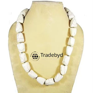 Collar con colgante de resina Tradebyd, joyería de moda, regalo único hecho a mano para mujer - Product Image 1