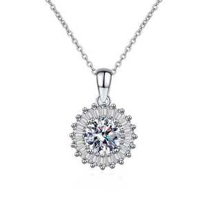 Collar con Colgante de Girasol de Plata de Ley 925 con Moissanita de 1 Quilate, Elegante y Moderno, Cadena con Eslabones, para Mujer, con Engaste de Garra, para Boda - Product Image 1