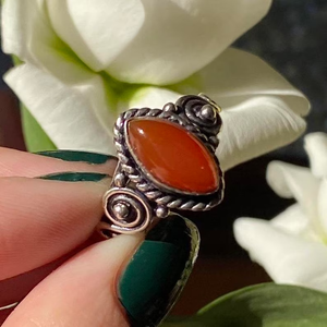 แหวนสตรีโบฮีเมียน925แท้ดีไซน์เนอร์ทำด้วยมือหินอัญมณีมาใหม่จากธรรมชาติ - Product Image 4