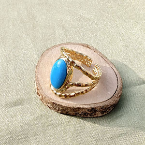 Anillo llamativo chapado en oro estilo boho de moda con piedra preciosa ovalada de turquesa azul, joyería de diseño hecha a mano y ajustable para todas las ocasiones. - Product Image 4