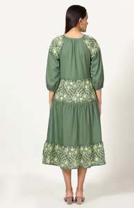 Última venta al por mayor de alta calidad de verano bohemio blanco bordado trabajo Resort estilo cuello redondo mujeres señora elegante vestido Ucraniano - Product Image 5