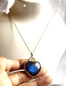 Colgante de corazón de labradorita de 25x27mm personalizado, colgantes y dijes finos hechos a mano chapados en plata y oro 925, regalo del Día del Padre - Product Image 1