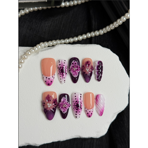 Violet Mirage Press on Nail, autocollants pour ongles élégants, holographiques, de couleur violette - Product Image 2