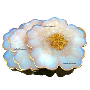 Ensemble de 4 sous-verres en résine époxy de luxe faits à la main ensemble de sous-verres tendance avec flocons d'or paillettes fleurs séchées style ange - Product Image 5