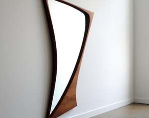 กระจกแต่งตัวติดผนังสไตล์โบราณ ทำมือ เป็นมิตรกับสิ่งแวดล้อม น้ำหนักเบา กรอบไม้วอลนัทแท้ ดีไซน์โค้งเว้าไม่สม่ำเสมอ สไตล์อาร์ตเดโค เหมาะสำหรับโรงแรม - Product Image 2