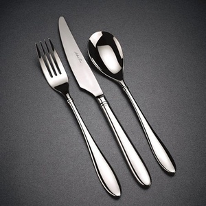 Nouveaux couverts de luxe en acier inoxydable plaqué or avec poignée en résine blanche, kit de couverts de haute qualité pour le mariage au restaurant - Product Image 3