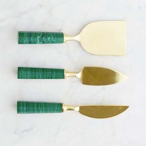Ensemble d'outils à fromage de luxe en acier inoxydable plaqué argent avec manche en bois d'acacia à la main forme de couteau élégant pour une utilisation en cuisine - Product Image 5